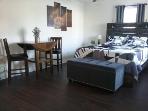 Music Studio Getaway, Close to Entertainment!